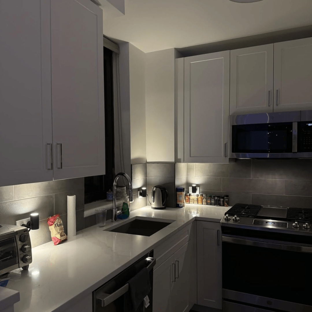 SYLFORM Væglampe Alova med Automatisk Lys Sensor – Moderne Design til Stue og Gange