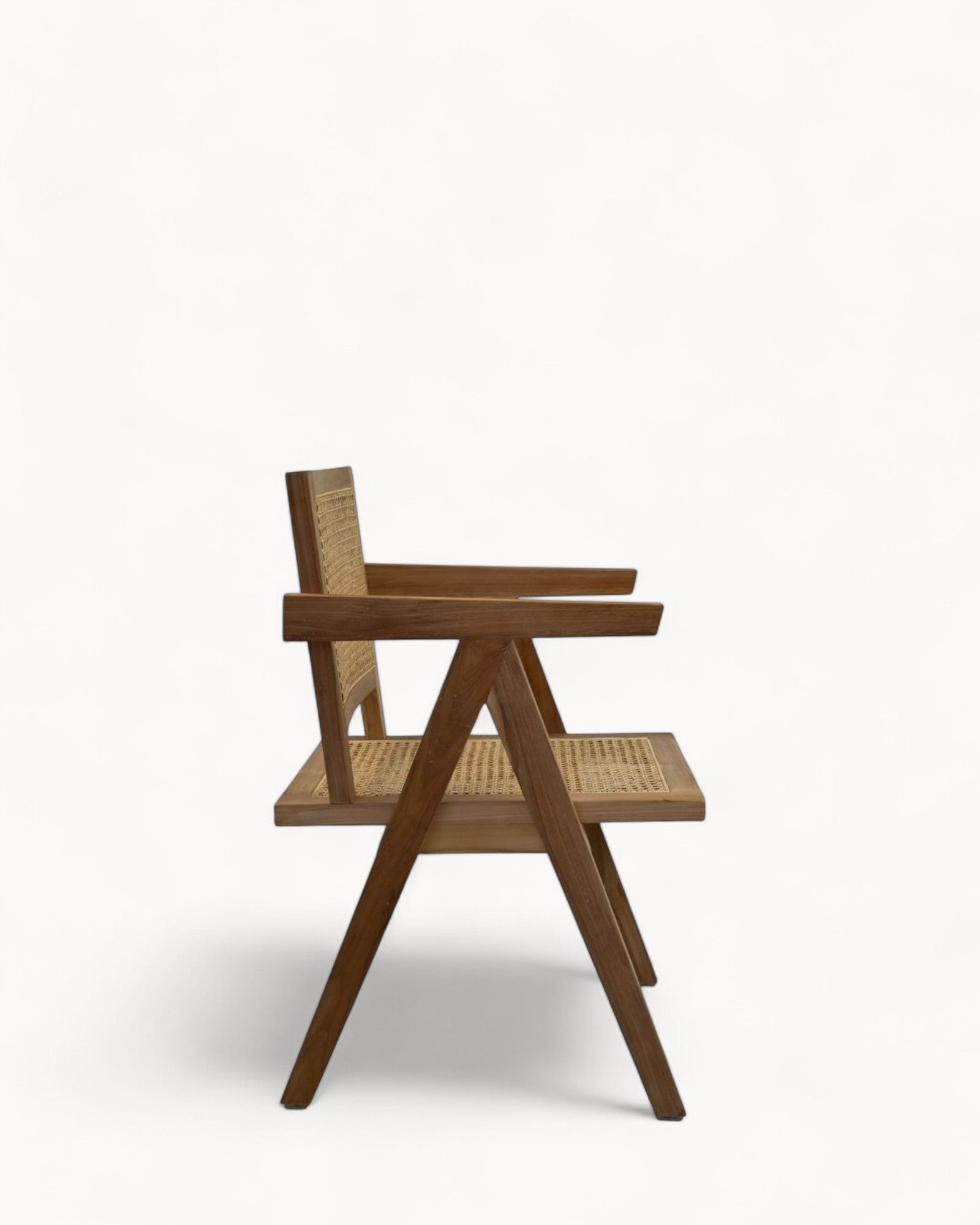 SYLFORM Spisestuestol i Teak og Rattan med Armlæn