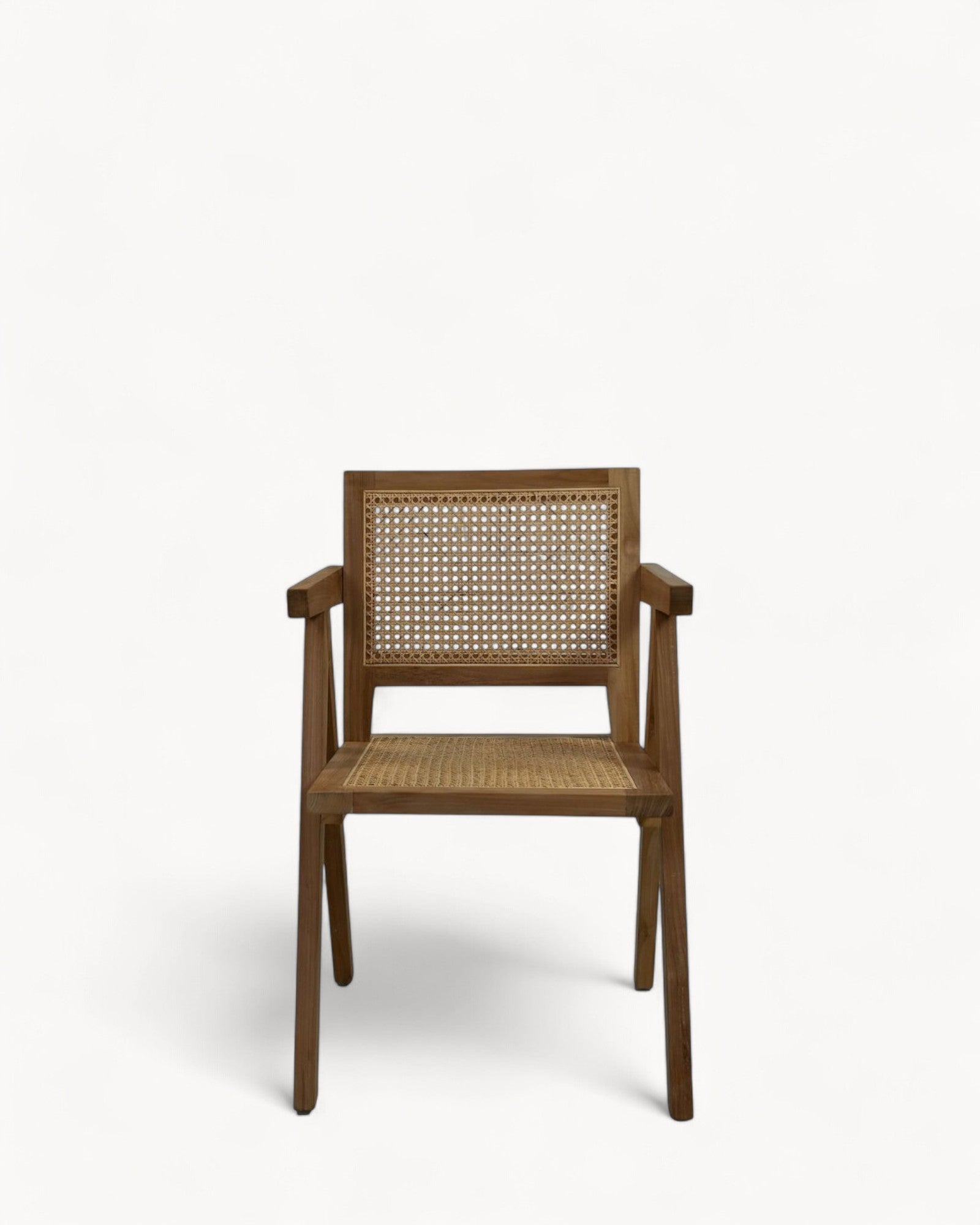 SYLFORM Spisestuestol i Teak og Rattan med Armlæn