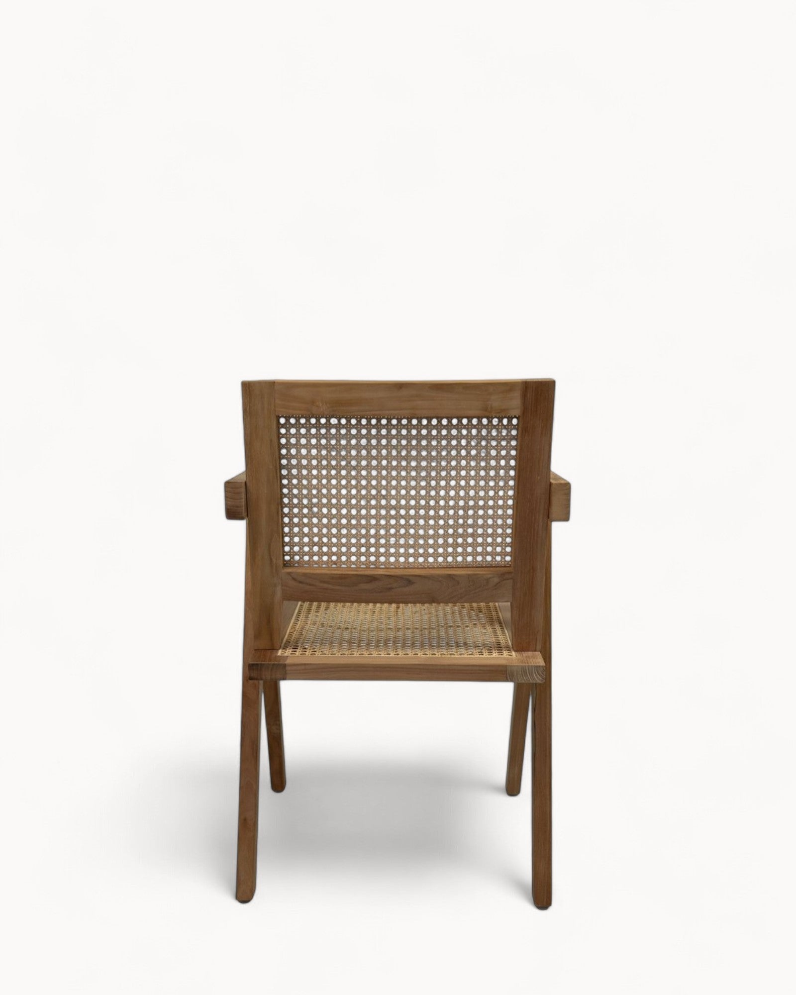 SYLFORM Spisestuestol i Teak og Rattan med Armlæn